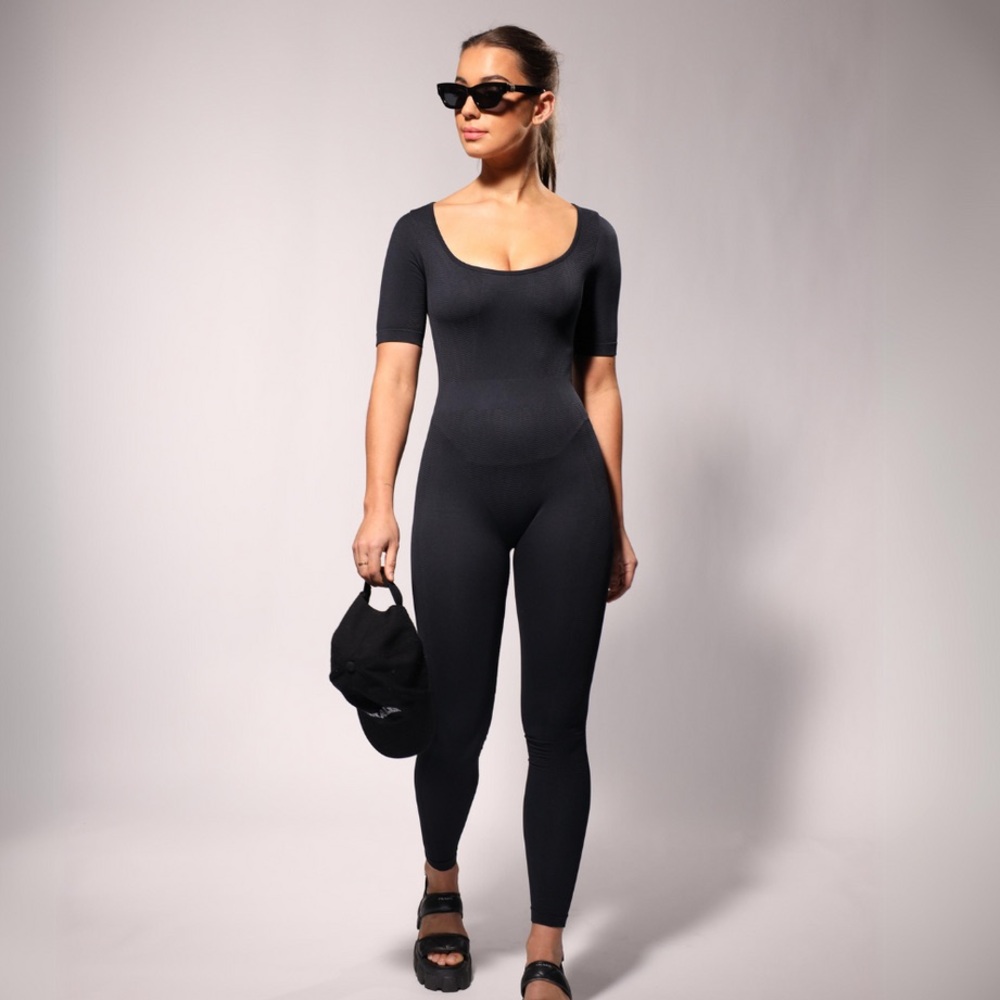 Heat Healer Lymphatic Massage Black Short-Sleeve Scoop-Neck Jumpsuit Xs/S